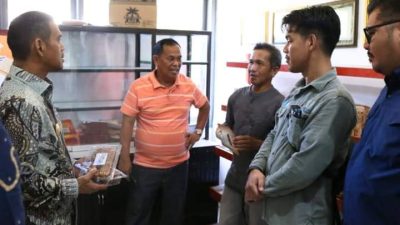Pjs. Bupati Majene H. Habibi Azis, S.STP., MM Kunjungi Pengelolaan UMKM di Puawang