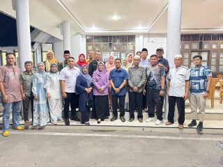 Foto bersama PJs Gubernur Provinsi Sulawesi Barat dan PJs Bupati Majene bersama Kerukunan Keluarga Masyarakat Bone