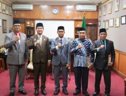 Pjs. Bupati Majene bersama Sekda Majene Menyerahkan SK Pelaksana Tugas Kepala Dinas untuk Tingkatkan Disiplin dan Pelayanan Masyarakat