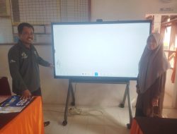 SDN 62 Salabose Dapat Bantuan Smart board