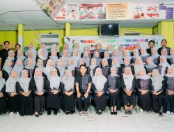 Jajaran Puskesmas Banggae I Kenakan Batik Sutra Mandar