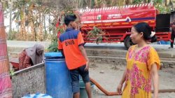 Kemarau Panjang, Damkar Terus Salurkan Air Bersih Untuk Masyarakat